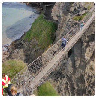 גשר חבלים צפון אירלנד למטייל